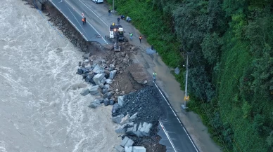 Ardeşen-Çamlıhemşin yolu trafiğe kapandı