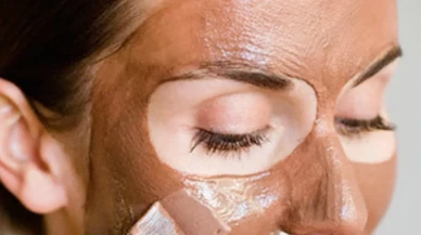 Kırmızı kille yüzünüzdeki yılları silebiliceğinizi biliyormuydunuz?