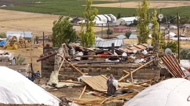 Ağrı'da fırtına 44 ev ve 30 ahırın çatısını uçurdu