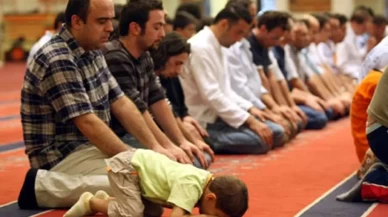 Namazda imama uyan kimse nasıl niyet eder? İşte Diyanet’in cevabı