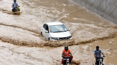 Pakistan’da sel felaketi: Kurtarma botu battı, bir çocuk hayatını kaybetti