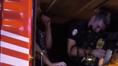 Elazığ'da asansörde mahsur kalan astım hastası öğrencilere itfaiyeden oksijen tüpüyle destek