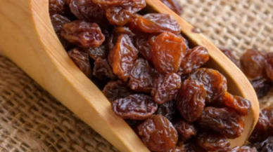 Aç karnına kuru üzüm yemenin faydaları