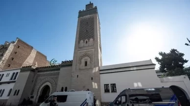 Paris'teki camilerin önüne 9 domuz kafası bırakıldı!