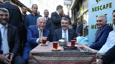 Bakan Tekin, Erzurum'da esnafla buluştu