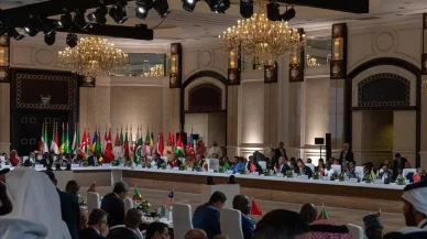 İİT ve Arap Birliği Ortak Olağanüstü Zirvesi Katar'da başladı