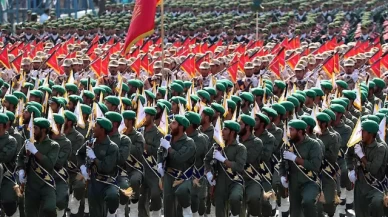 İran'dan askeri geçit töreni kararı