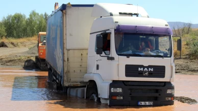 Sivas’ta kuma saplanan saman yüklü tır 2 gün sonra kurtarıldı