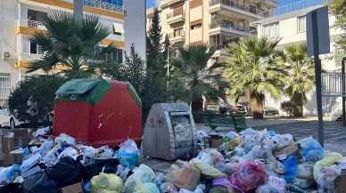 İzmir'de vatandaşın çöp çilesi bitmiyor!