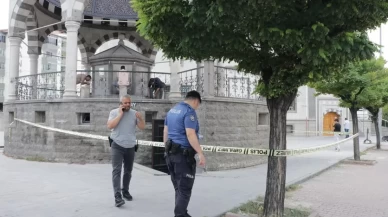 Cami tuvaletindeki kavgada bıçakla ağır yaralandı