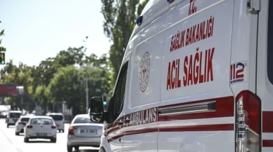Alkollü araç sürücüsü refüje çarpıp yayalara daldı: 1 can gitti, 2 Yaralı
