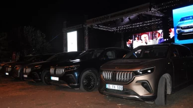 Devrim Arabaları filmi Eskişehir'de açık havada izleyiciyle buluştu