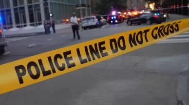 ABD'de araç kalabalığın arasına daldı