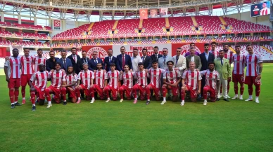 Antalyaspor yeni transferlerini taraftarına tanıttı