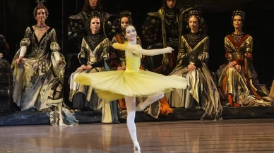 Bolşoy Bale ve Orkestrası "Kuğu Gölü" eseriyle İstanbul'da izleyicilerle buluştu