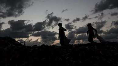 Gazze’de çocuklar çöp yığınları arasında geçim mücadelesi veriyor