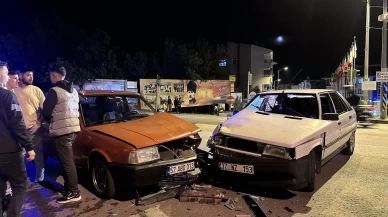 Sinop'ta feci kaza: İki otomobil çarpıştı, 2 yaralı