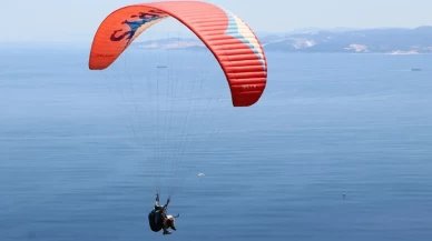 Çılgın kutlama: 94’ünde paraşütle atladı
