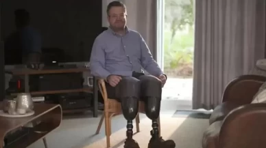 Kendi bacaklarını kesmişti!