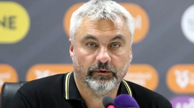 Thomas Reis: "Zemin futbola elverişli değil, berbat bir sahada oynuyoruz"