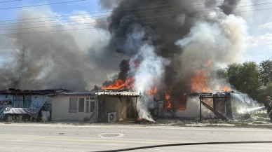 Sakarya'da kavgada evleri ateşe verdiler!
