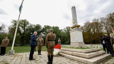 TBMM Başkanı Kurtulmuş, Galiçya Türk Şehitliği'ni ziyaret etti