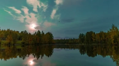 Alaska semalarında büyüleyici kuzey ışıkları gösterisi