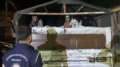 Hatay'da kamyonet kasasında gizlenen 20 kaçak göçmen yakalandı