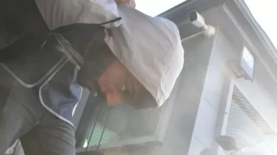 İzmir'de çocuklarının boynuna bıçak dayadı!