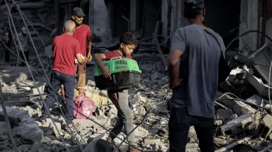 Gazzeliler çöp yığınları arasında yaşam mücadelesi