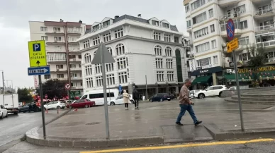 Vatandaşlar yağmur altında kaldı