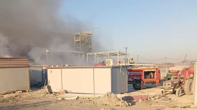 Mersin'de fabrika konteynerlerinde yangın! İtfaiye müdahale etti