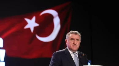 Bakan Bak'tan, milli yüzücü Defne Kurt için tebrik mesajı