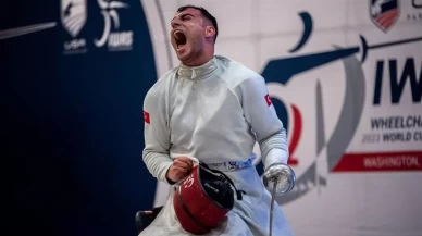 Hakan Akkaya'dan Dünya Para Eskrim Şampiyonası’nda bronz madalya kazandı