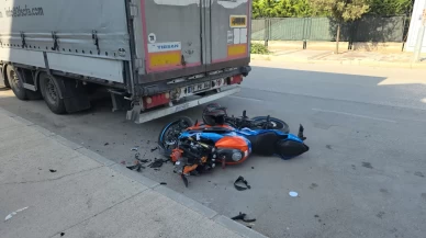 Bursa'da park halindeki tıra çarpan motosikletin sürücüsü ağır yaralandı