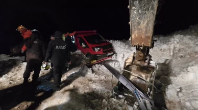 Yaylada 6 aracın üzerine çığ düştü: Mahsur kalan 15 kişi kurtarıldı