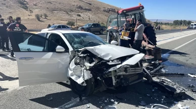 Otomobil ile traktör çarpıştı: 4 yaralı