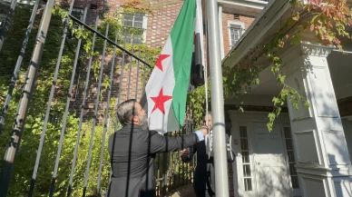 Suriye bayrağı, Washington’da göndere çekildi