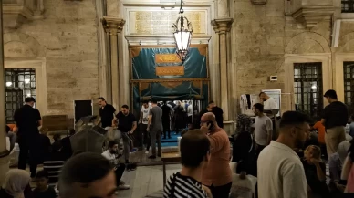 Mevlid Kandili'nde vatandaşlar Eyüpsultan Camii'ne akın etti