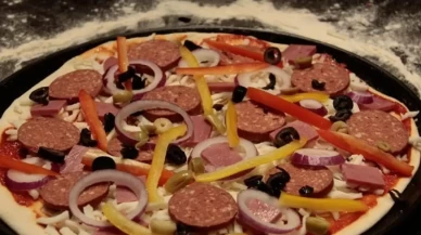 Şeflerin kullandığı tekniklerle restoran usulü pizza yapımı