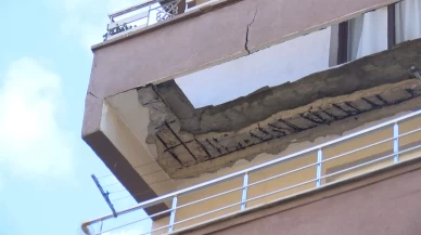 Güngören'de 5 katlı binada balkon çöktü
