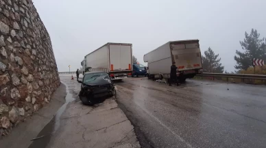 Yağış kazayı beraberinde getirdi: Karavan otomobille çarpıştı