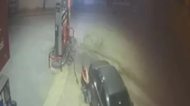 Benzin koyduğu sırada kayan aracı eliyle durdurmaya çalıştı