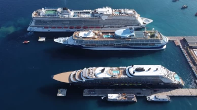 Kuşadası'na 3 kruvaziyerle 4 bin 170 turist geldi