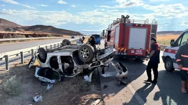 Çorum'da otomobil devrildi: 2'si ağır 3 yaralı