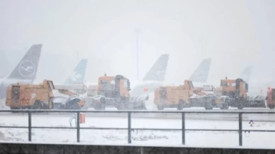 Frankfurt Havalimanı’nda kar alarmı: 98 uçuş iptal edildi
