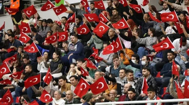 Denizli'de tribünler kırmızı-beyaza büründü