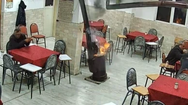 Kolonya döktü, çakmağı çaktı: Kıraathanede korku dolu saniyeler!