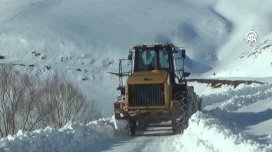 Kar yağışı çığ gibi geldi: Bölgede ulaşım durma noktasına geldi!