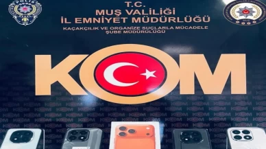 Muş’ta kargo paketinden kaçak telefonlar çıktı!